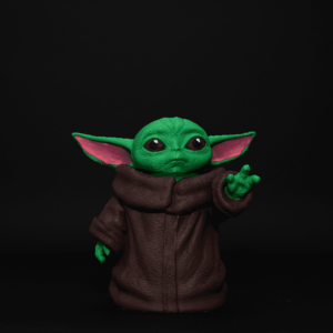 Figurină 3D Baby Yoda de pictat, inspirată din Star Wars: The Mandalorian. Detalii expresive, material eco-friendly, ideală pentru copii, colecționari și fanii universului Star Wars.