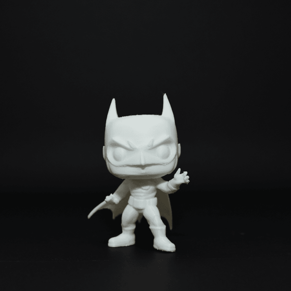 Figurină 3D Batman de pictat, stil Funko Pop, cu detalii emblematice ale supereroului DC. Realizată din material eco-friendly, ideală pentru colecționari și fanii picturii.