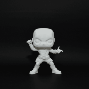 Figurină 3D Deadpool de pictat, stil Funko Pop, cu mască distinctivă și detalii emblematice. Realizată din material eco-friendly, ideală pentru colecționari și fanii Marvel.