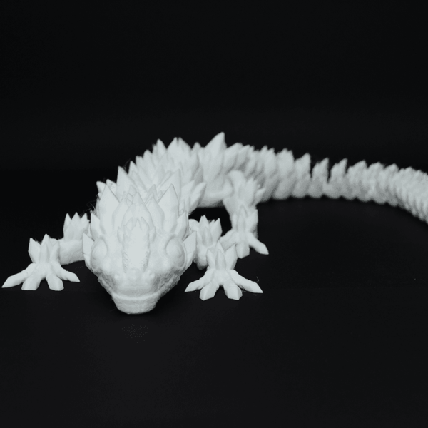 Figurină 3D Dragonul Serpentins de pictat, cu corp articulat și detalii elegante. Fabricată din material eco-friendly, ideală pentru joacă, creativitate și colecționari pasionați de fantezie.