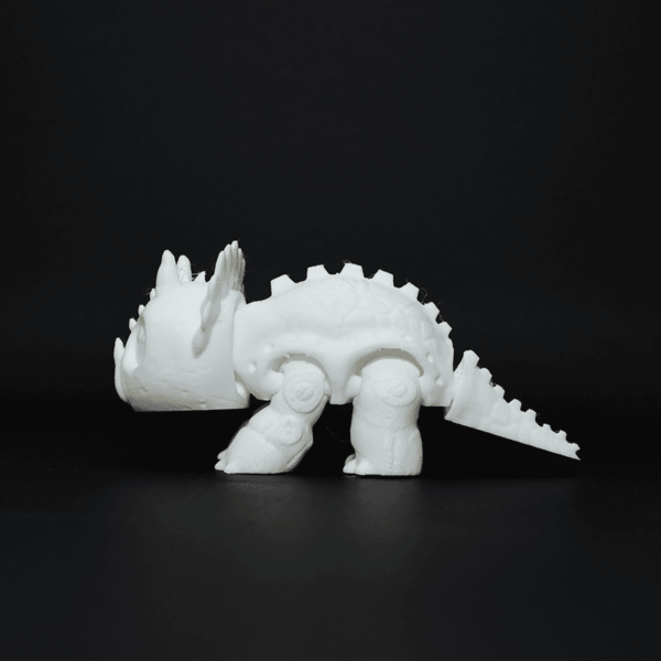 Figurină 3D Micul Triceratops de pictat, cu articulații mobile la cap, picioare și coadă. Fabricată din material eco-friendly, ideală pentru joacă, creativitate și decor