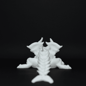 Figurină 3D Dragonița Saphira de pictat, cu articulații mobile la aripi, cap, coadă și membre. Realizată din material eco-friendly, perfectă pentru joacă, decor și colecționari.