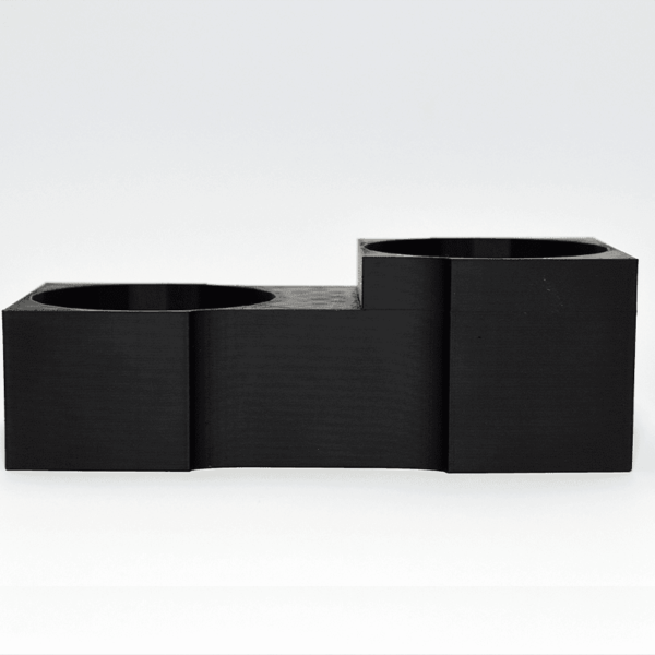 Suport de pahare cu 2 cavități, compatibil cu VW Golf 5 și Golf 6. Se montează în consola centrală, design precis, material durabil și aspect OEM.