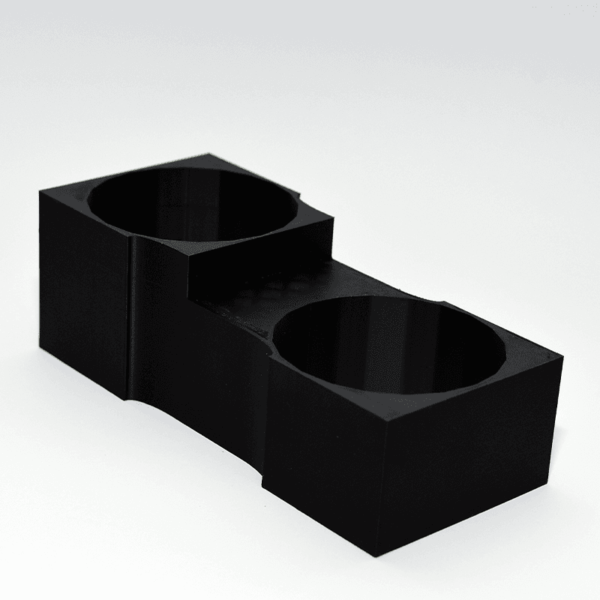 Suport de pahare cu 2 cavități, compatibil cu VW Golf 5 și Golf 6. Se montează în consola centrală, design precis, material durabil și aspect OEM.